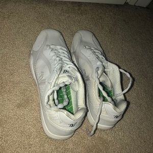 Cheer shoes